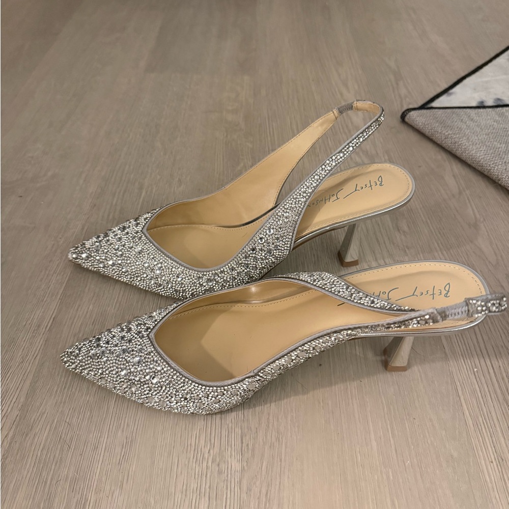 Betsey Johnson Silver Rhinestone Slingback Pumps, new never worn - Picture 5 of 5